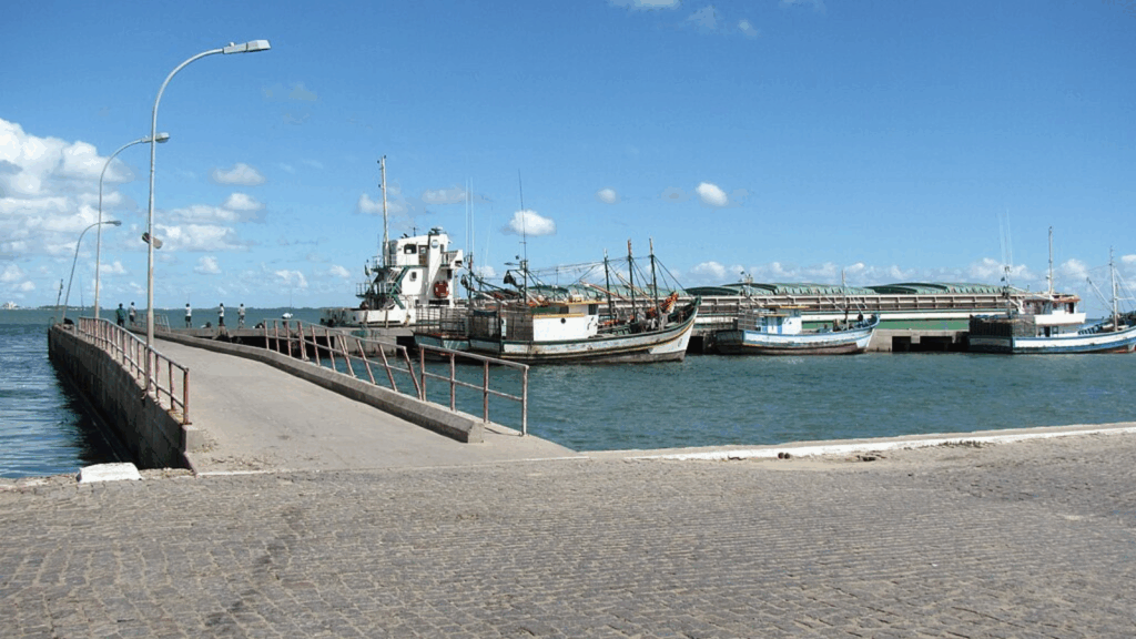 Travessia por balsa entre Rio Grande e São José do Norte, na Lagoa dos Patos, ponto onde deverá ser construída a futura ponte que conectará as duas margens e facilitará o escoamento portuário e o comércio exterior gaúcho.